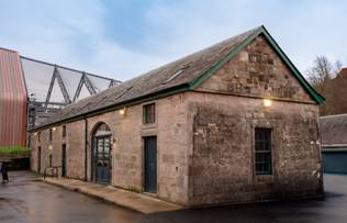 A stone building with a roof AI-generated content may be incorrect.